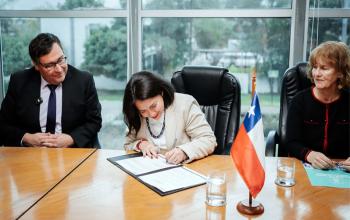 En su firma participó el Prorrector, Dr. Carlos Yévenes Ortega, y la Vicerrectora de Calidad de Vida, Dra. Rocío Núñez Carrasco.